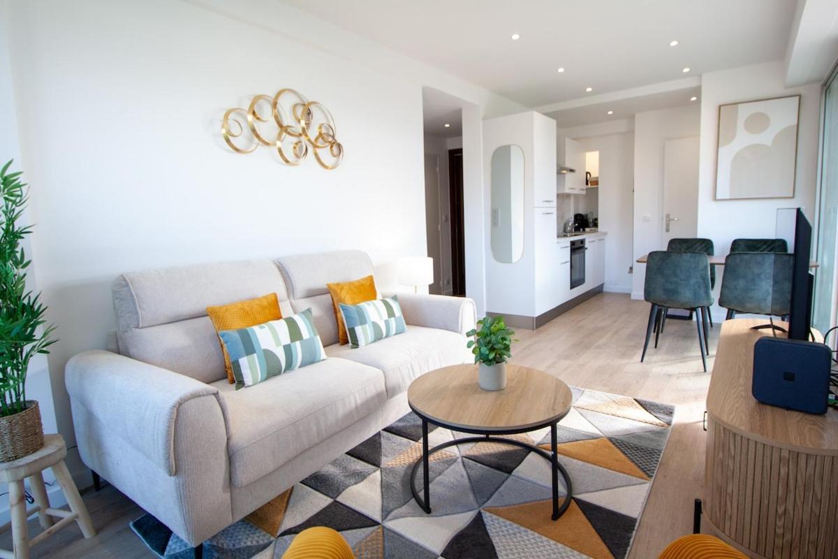 Luxury 1 Bed Seafront Escape In *