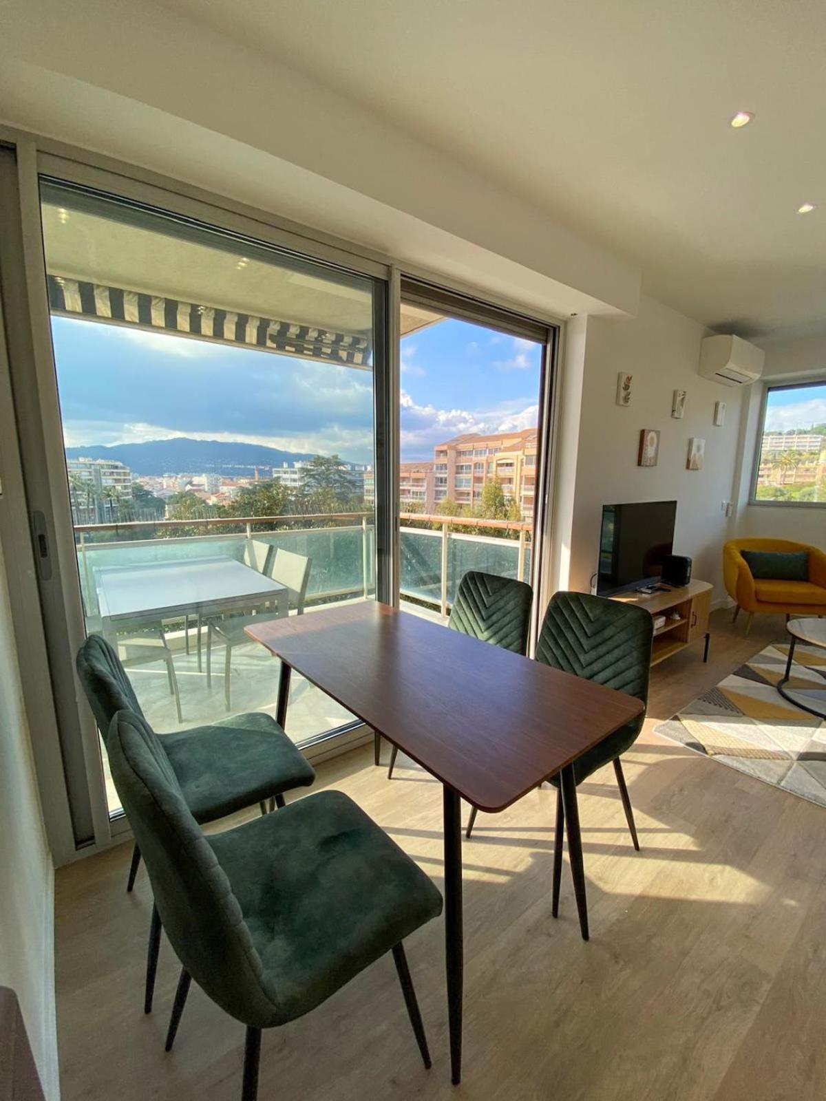 Luxury 1 Bed Seafront Escape In Appartement *