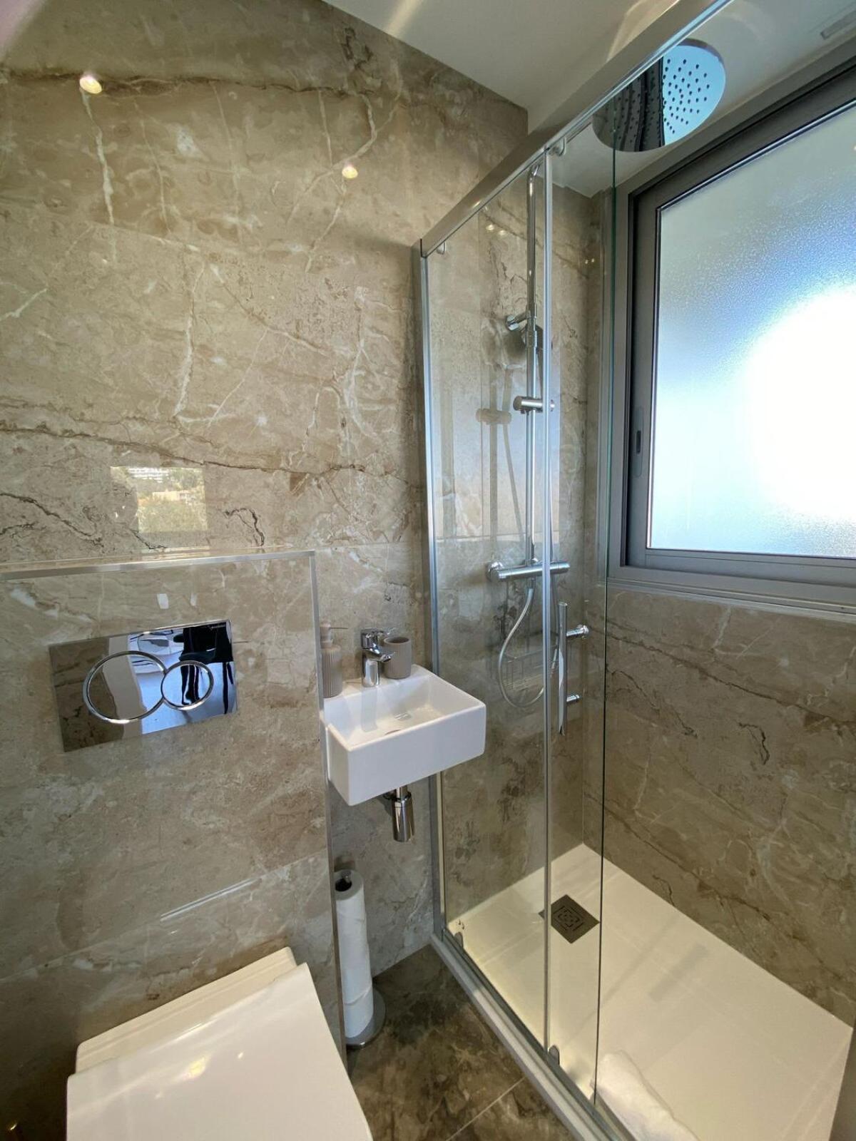 Luxury 1 Bed Seafront Escape In * Cannes